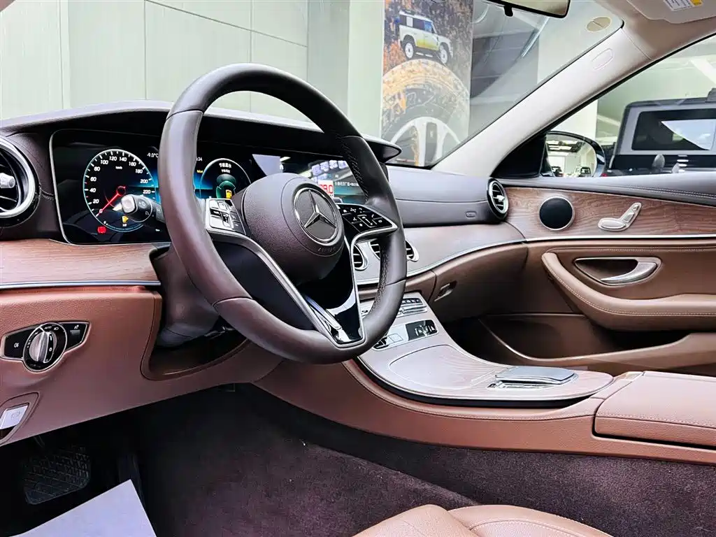 MERCEDES-BENZ E CLASS