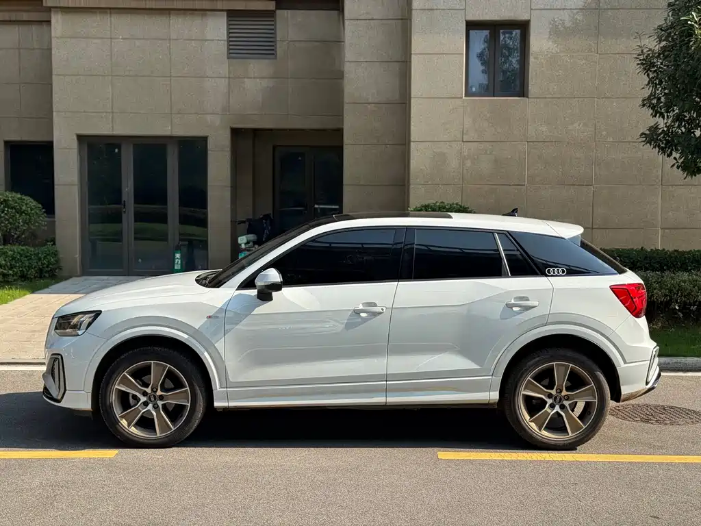 Audi Q2L — миниатюра 3