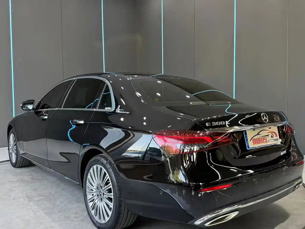 Mercedes-Benz E-Class — миниатюра 6