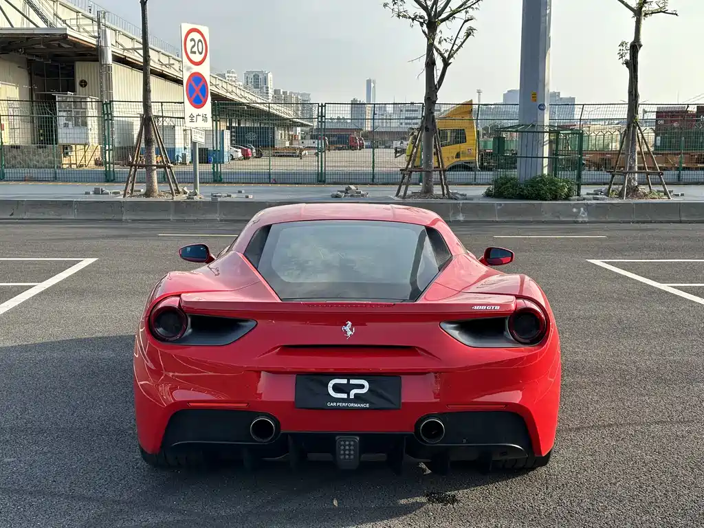 FERRARI 488