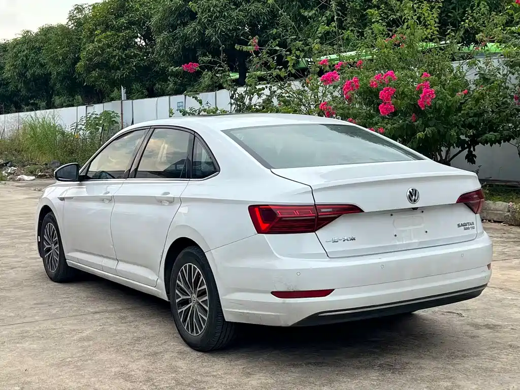 VOLKSWAGEN SAGITAR