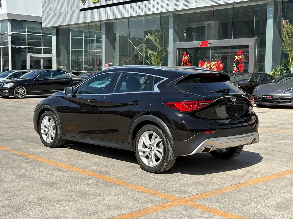 INFINITI QX30