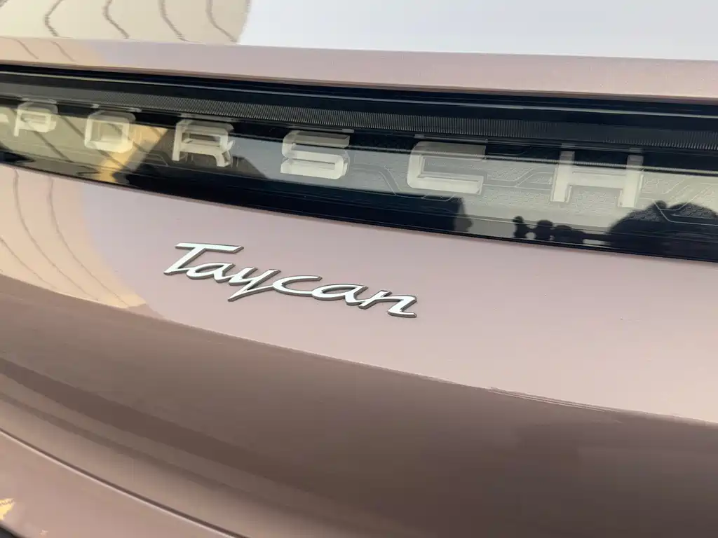 PORSCHE TAYCAN