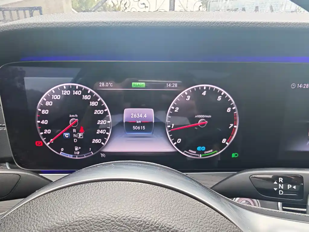 Mercedes-Benz E-Class — миниатюра 6