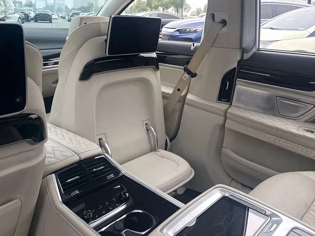 BMW 7 Series — миниатюра 10