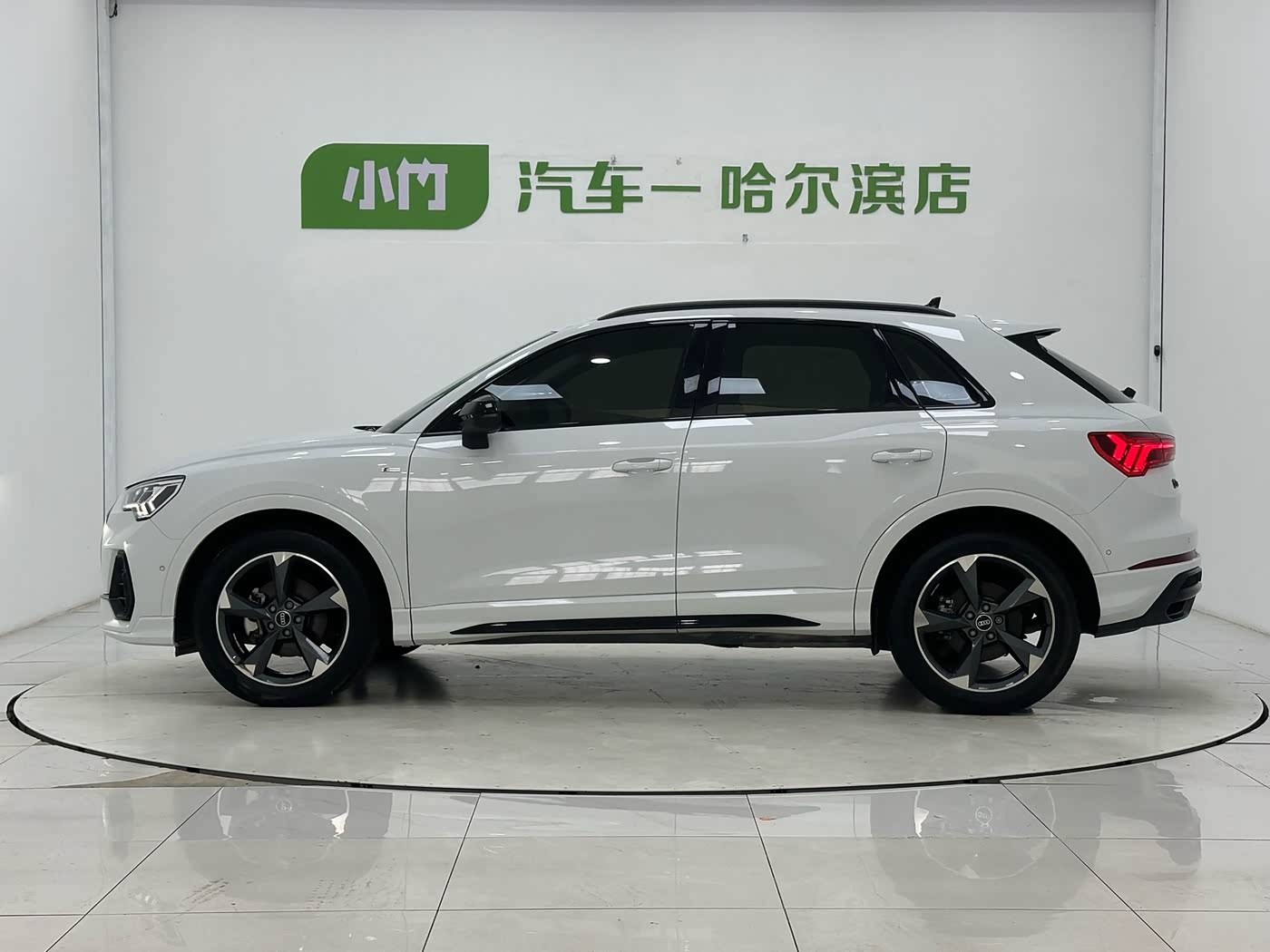 Audi Q3 1.4 л 2022 г. Белый, пробег 23400 км
