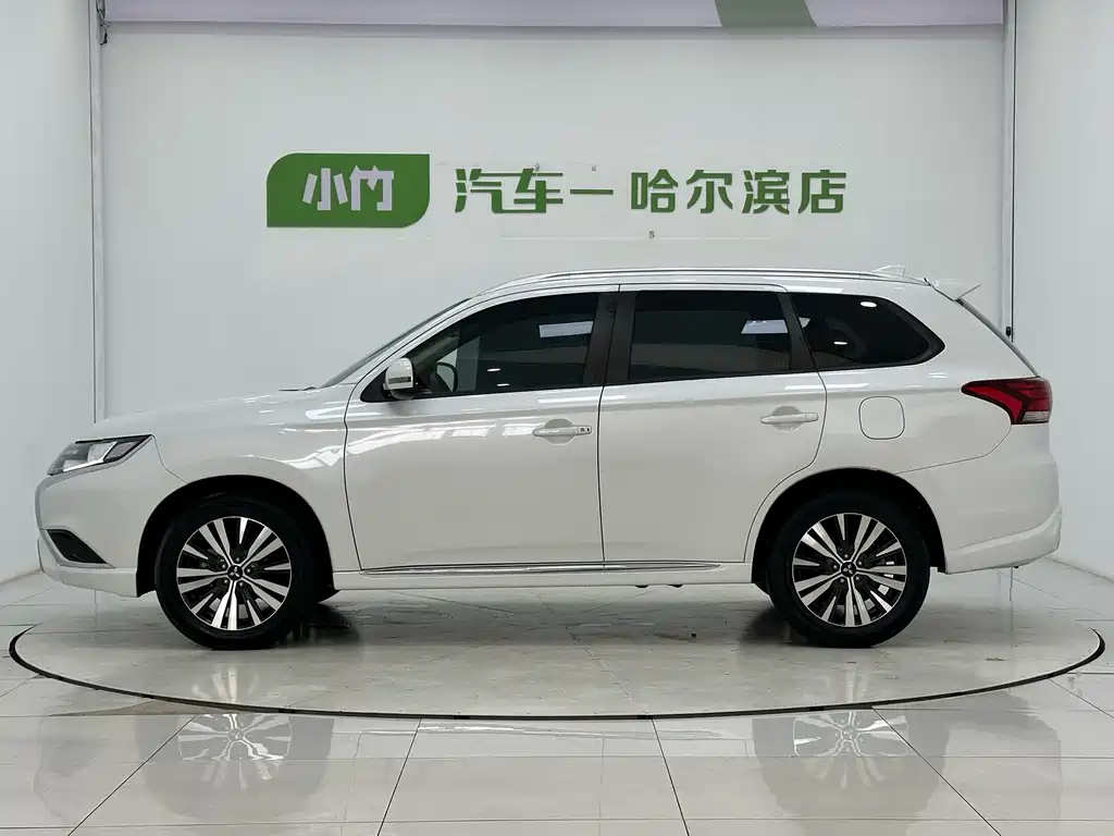 Mitsubishi Outlander — миниатюра 5