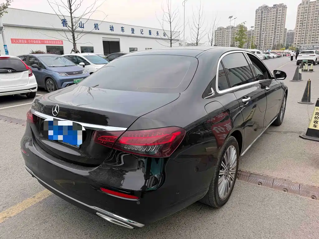Mercedes-Benz E-Class — миниатюра 10