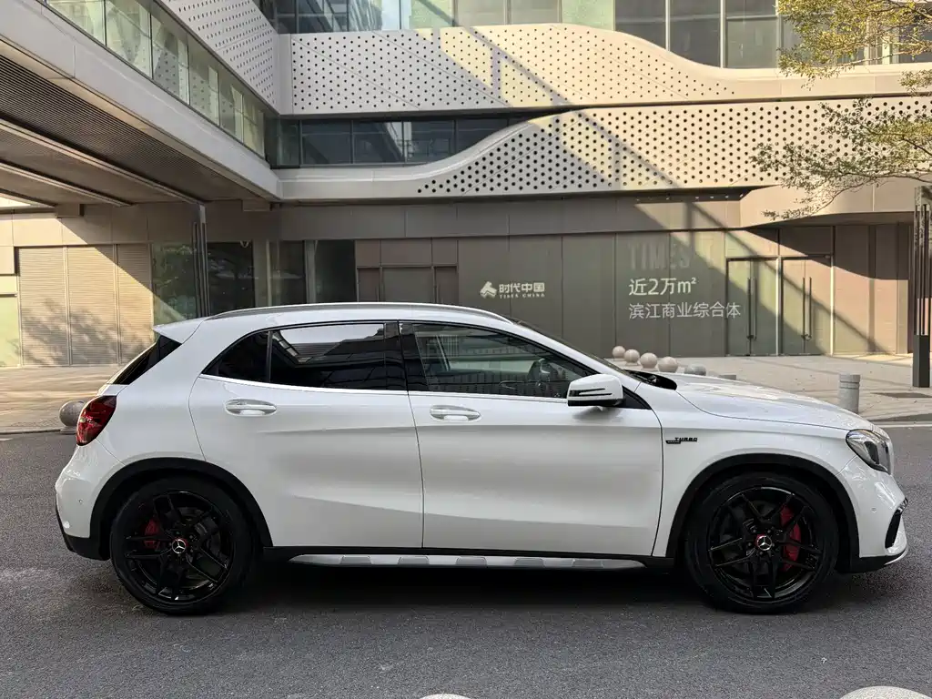 MERCEDES-BENZ GLA AMG