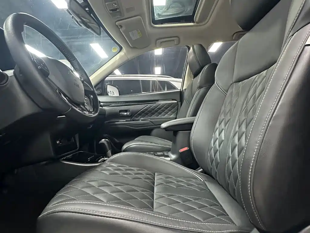 MITSUBISHI OUTLANDER