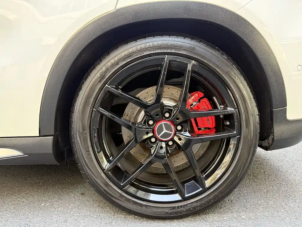 MERCEDES-BENZ GLA AMG