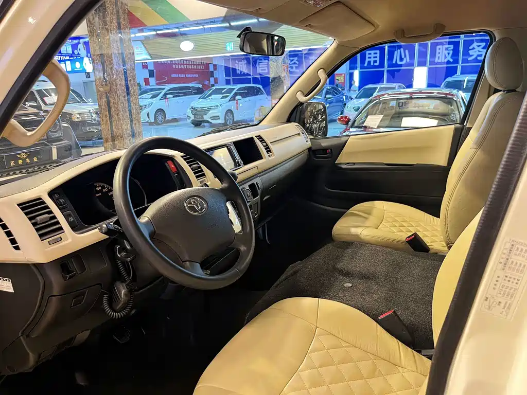 Toyota Hiace — миниатюра 9
