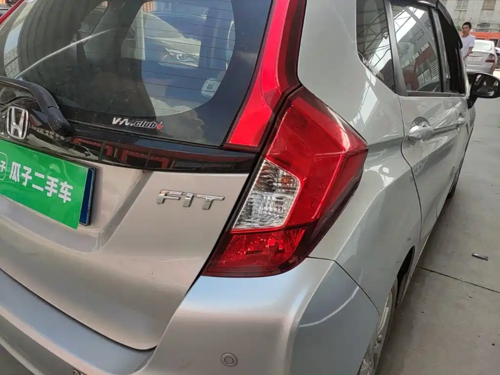 Honda Fit — миниатюра 8