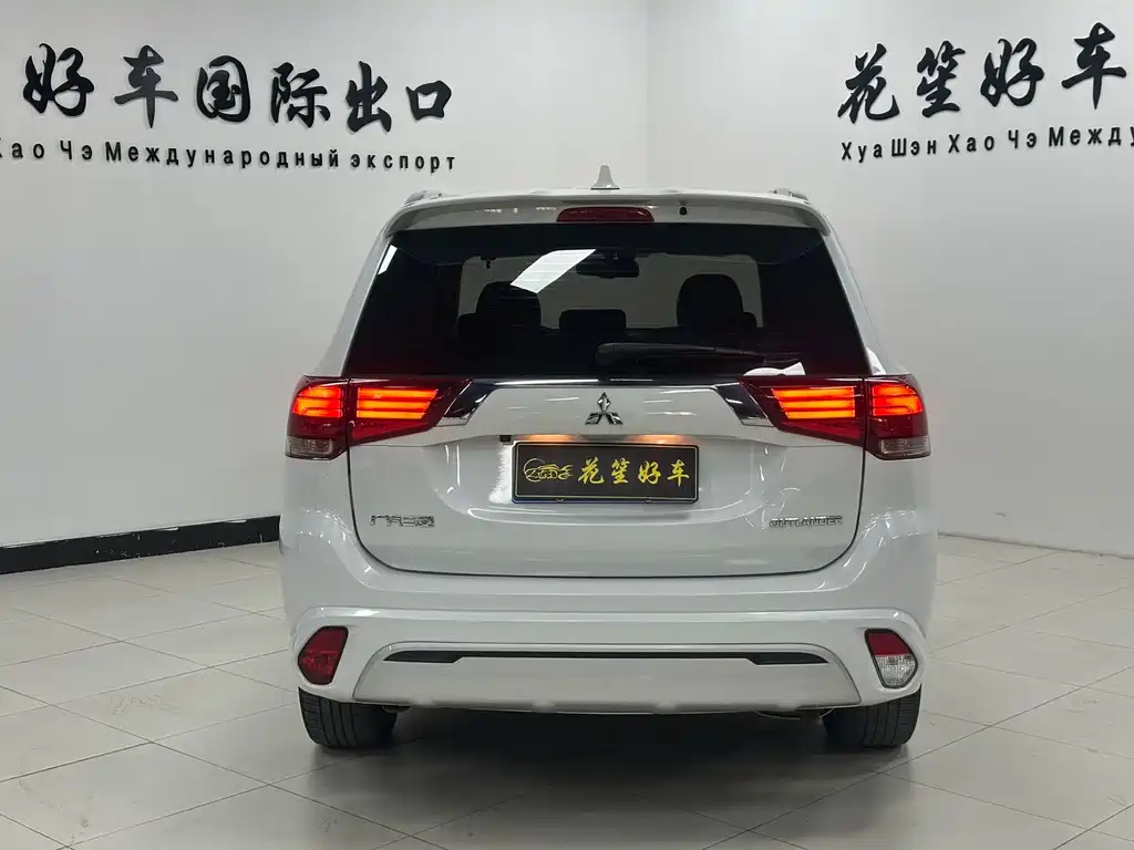 MITSUBISHI OUTLANDER