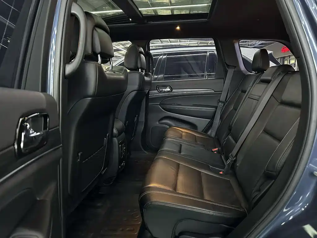 Jeep Grand Cherokee (Import) — миниатюра 5
