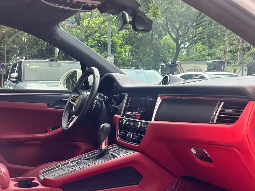 Porsche Macan — миниатюра 5