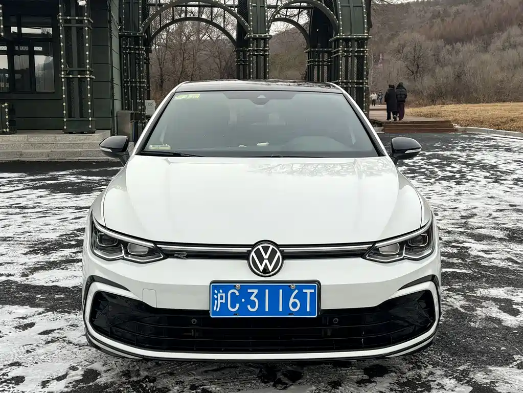 VOLKSWAGEN GOLF