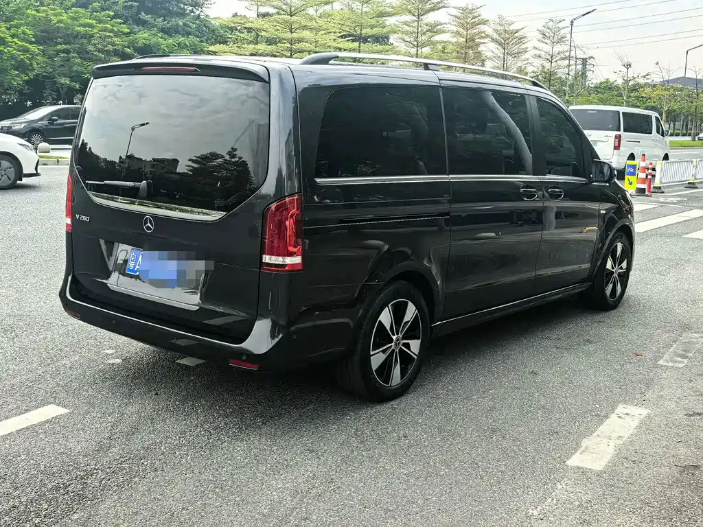 Mercedes-Benz V-Class — миниатюра 2