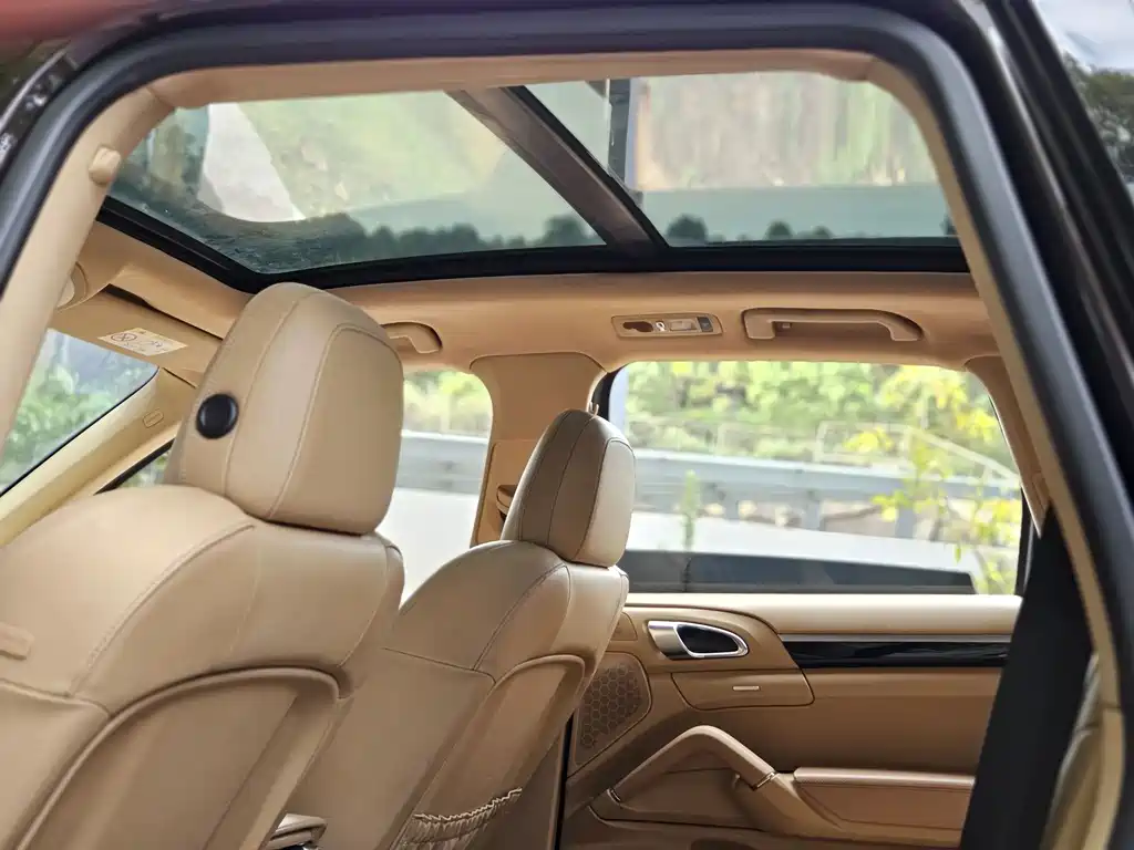 Porsche Cayenne — миниатюра 18
