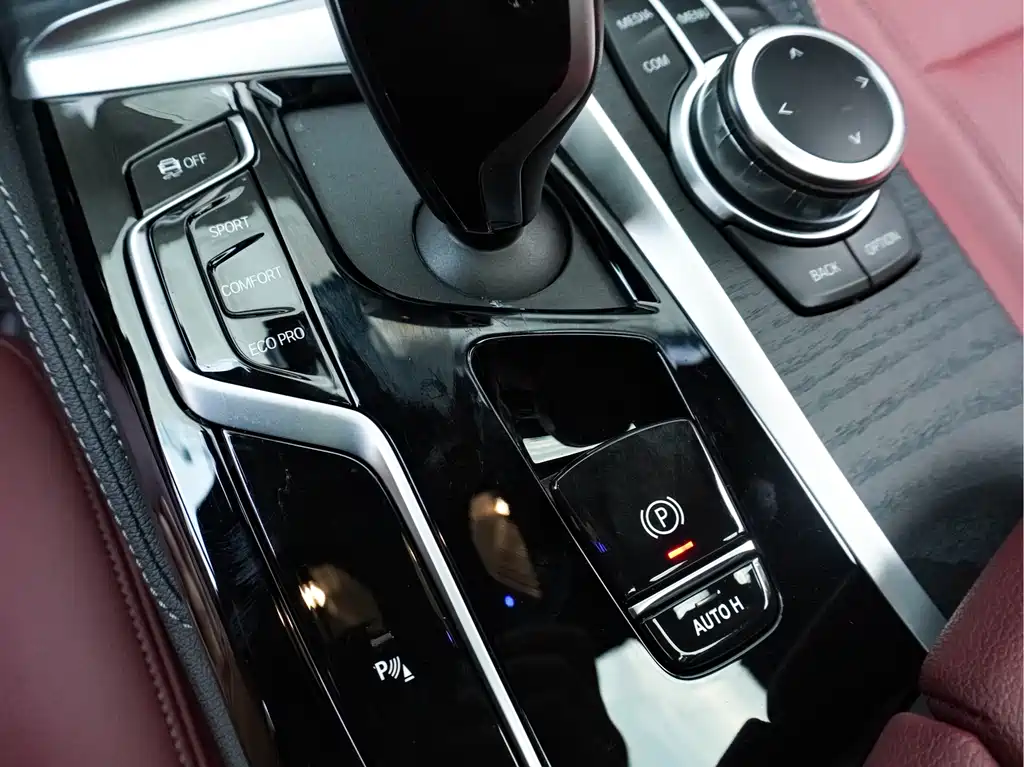 BMW 5 Series — миниатюра 15