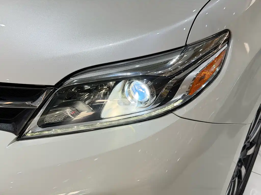Toyota Sienna — миниатюра 7
