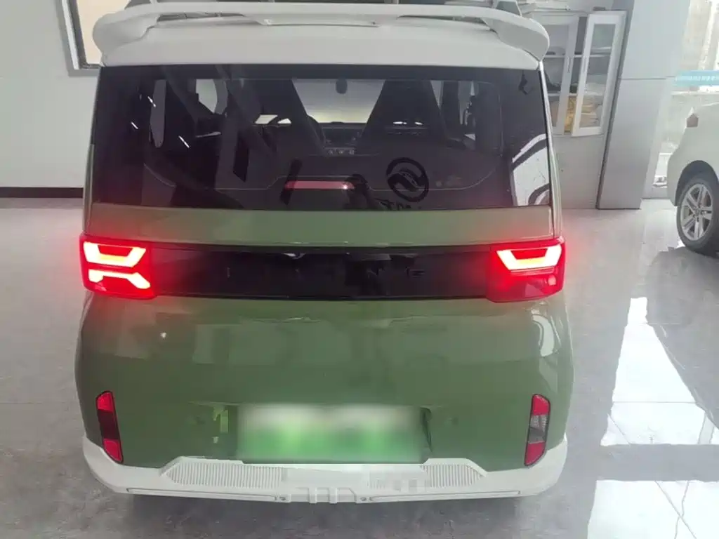Wuling MINIEV — миниатюра 6