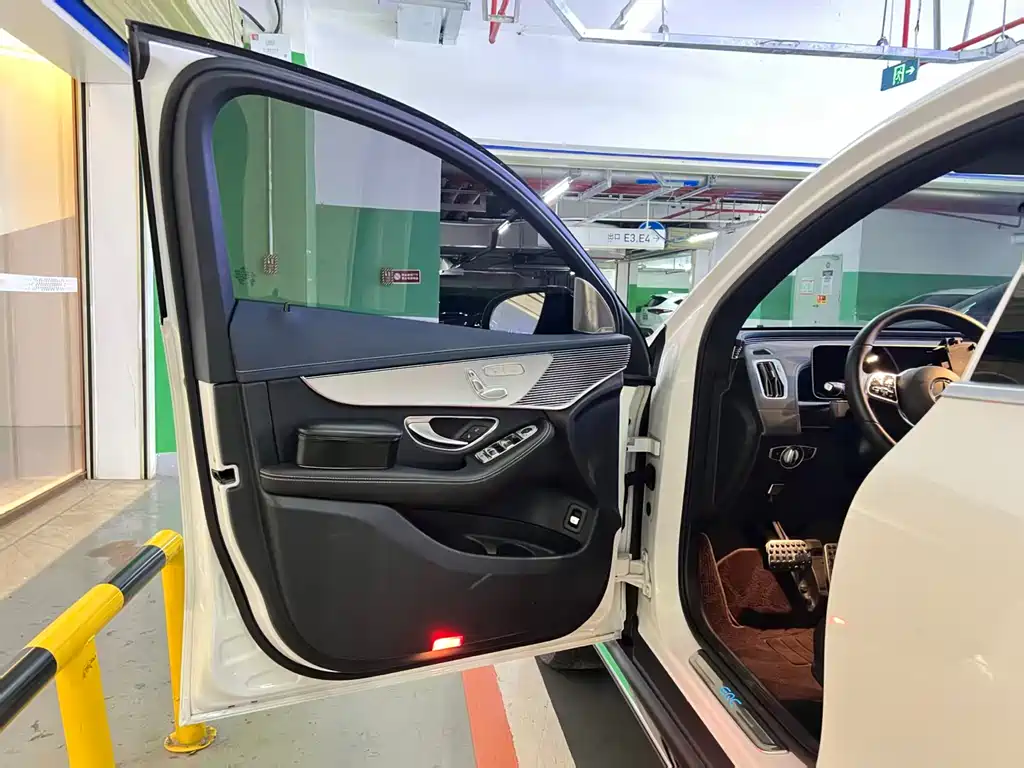 MERCEDES-BENZ EQC