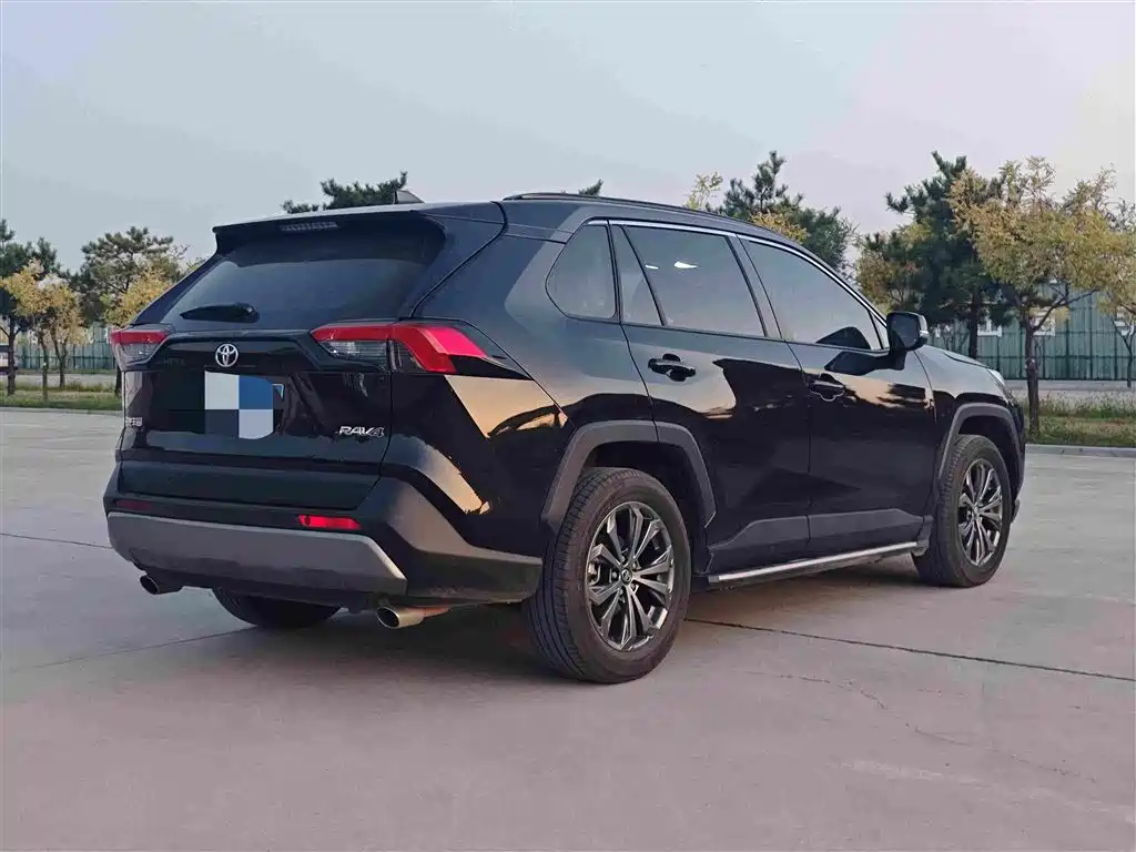 Toyota RAV4 — миниатюра 5