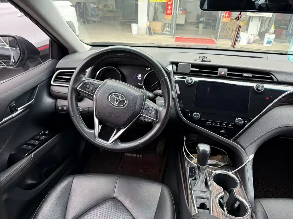TOYOTA CAMRY