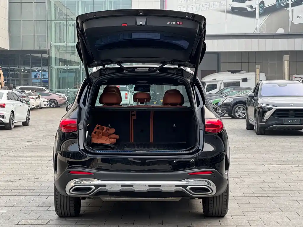 Mercedes-Benz GLC 2023 GLC 260 L 4MATIC Luxury 5 мест