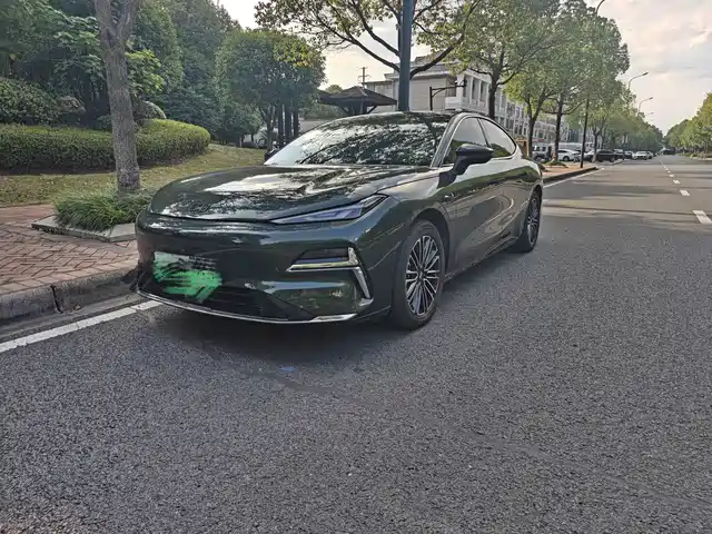 2025 Geely Galaxy Xingyao 8