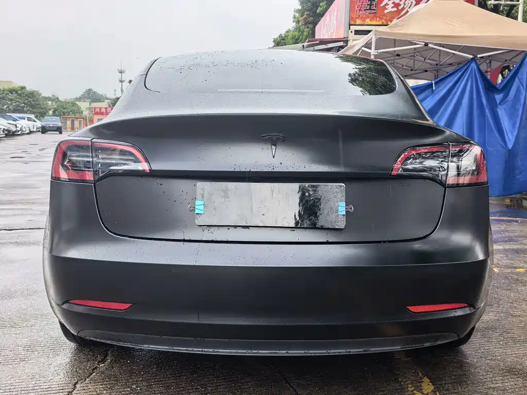 Tesla Model 3 — миниатюра 7