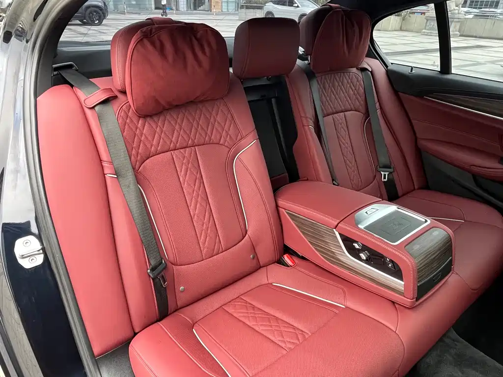 BMW 5 Series — миниатюра 10