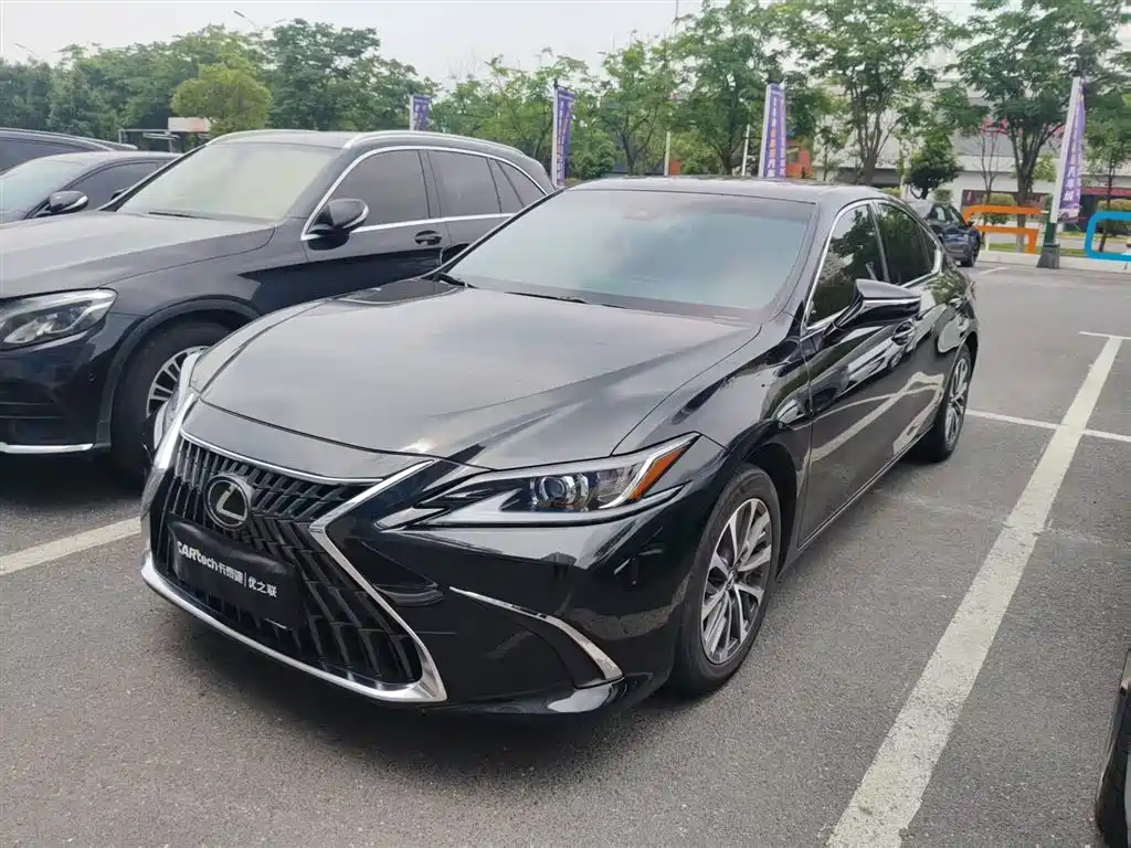 Купить Lexus ES