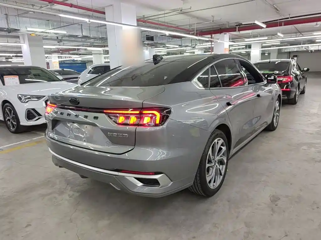 Ford Mondeo — миниатюра 7