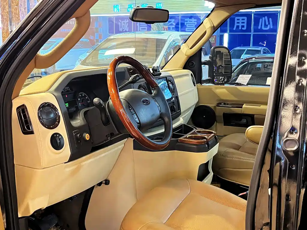 Ford E350 — миниатюра 9