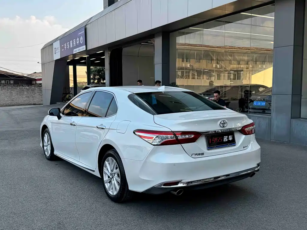 Toyota Camry — миниатюра 7