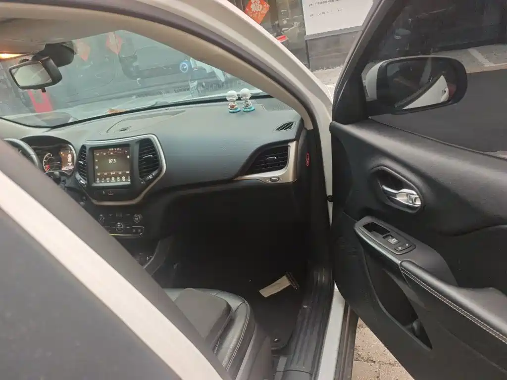 Jeep Cherokee — миниатюра 20