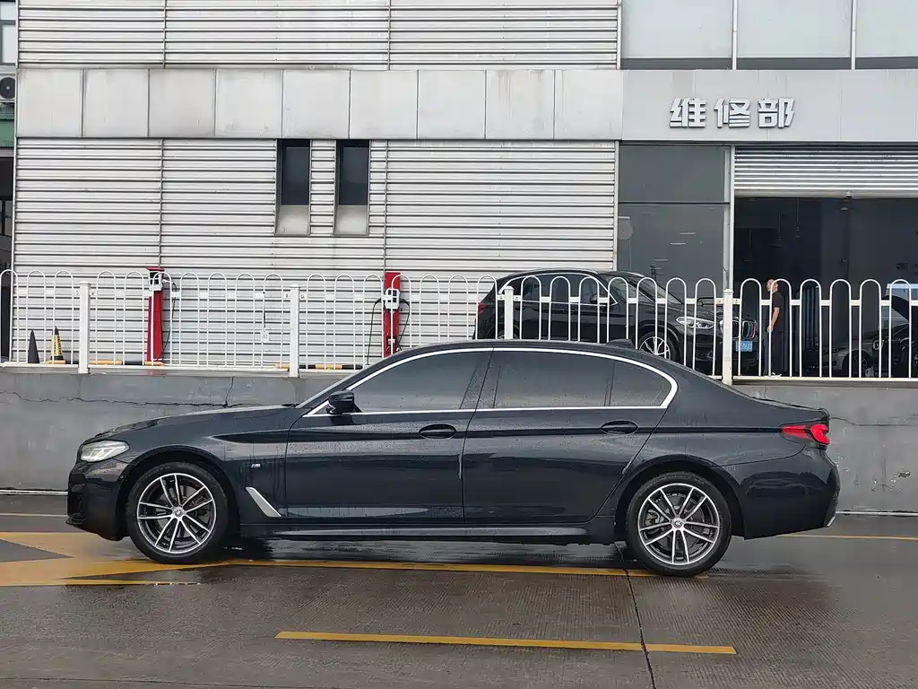 BMW 5 Series — миниатюра 4