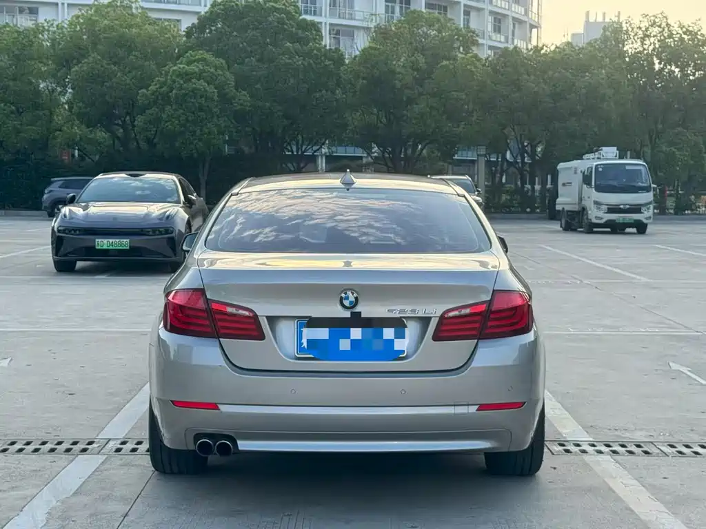 BMW 5 Series — миниатюра 8