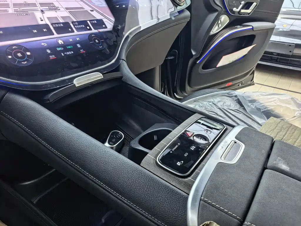Mercedes-Benz EQS SUV — миниатюра 8