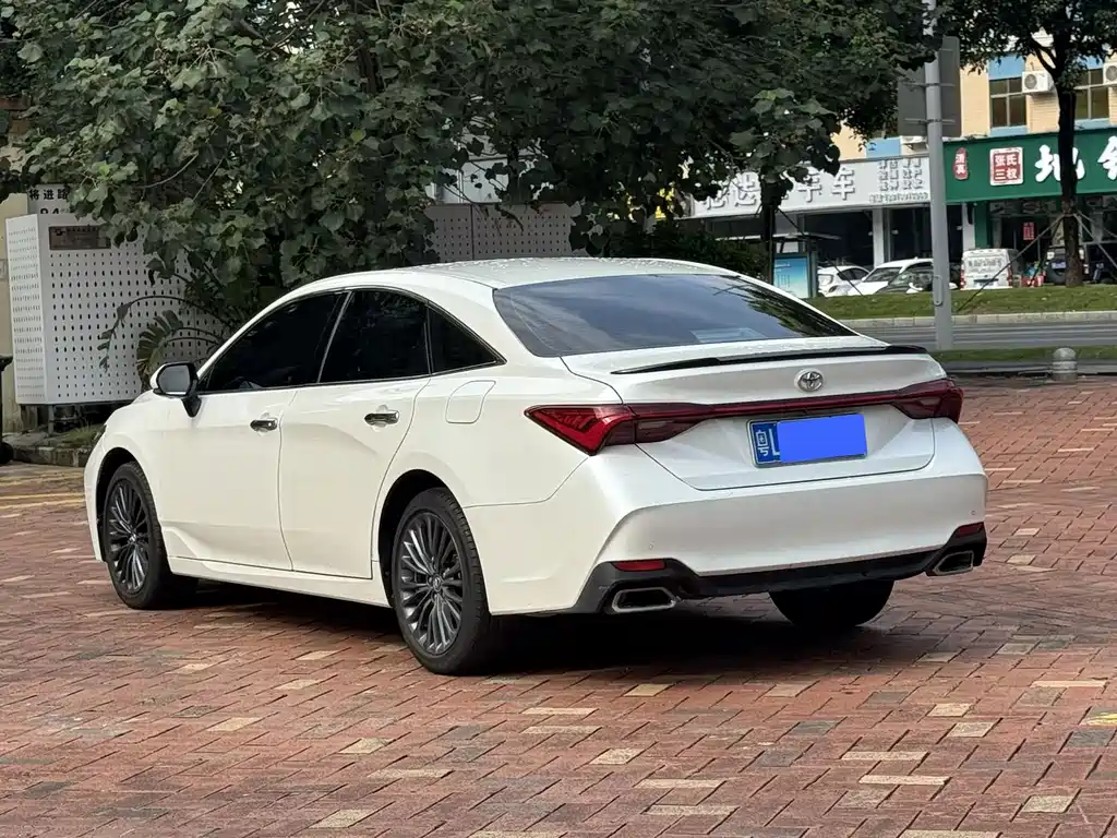 Toyota Avalon — миниатюра 8