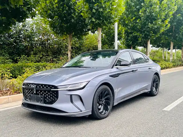 Lincoln Z 2024 2.0 T 2 WD Hybrid — фото 1