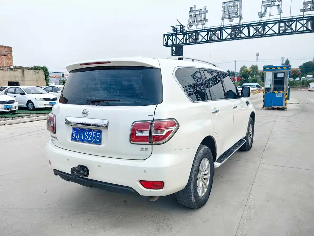 Nissan Patrol — миниатюра 8