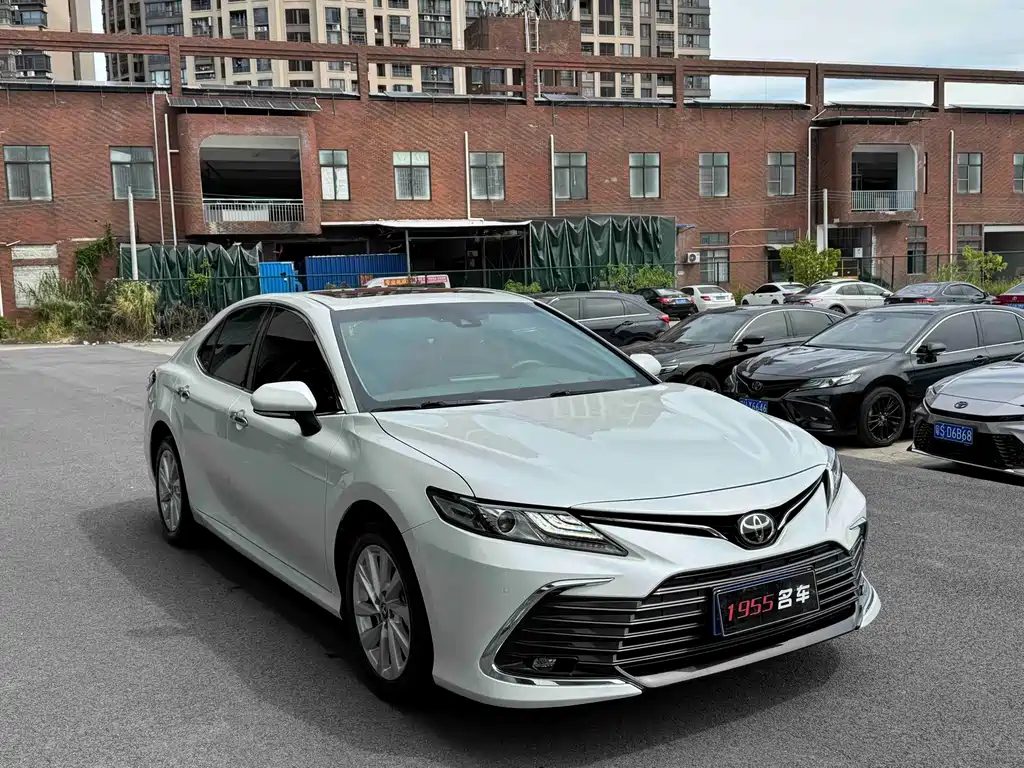 Toyota Camry — миниатюра 3