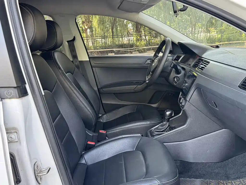 Volkswagen Santana — миниатюра 14