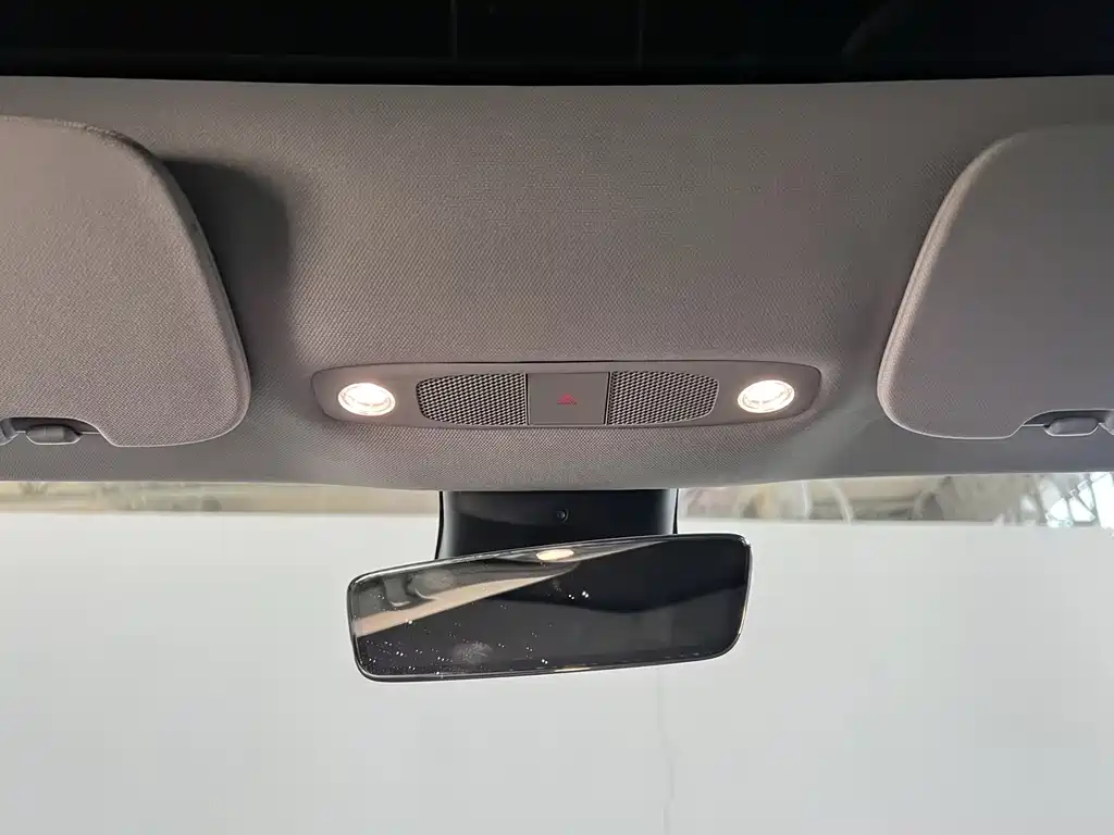 Tesla Model 3 — миниатюра 22