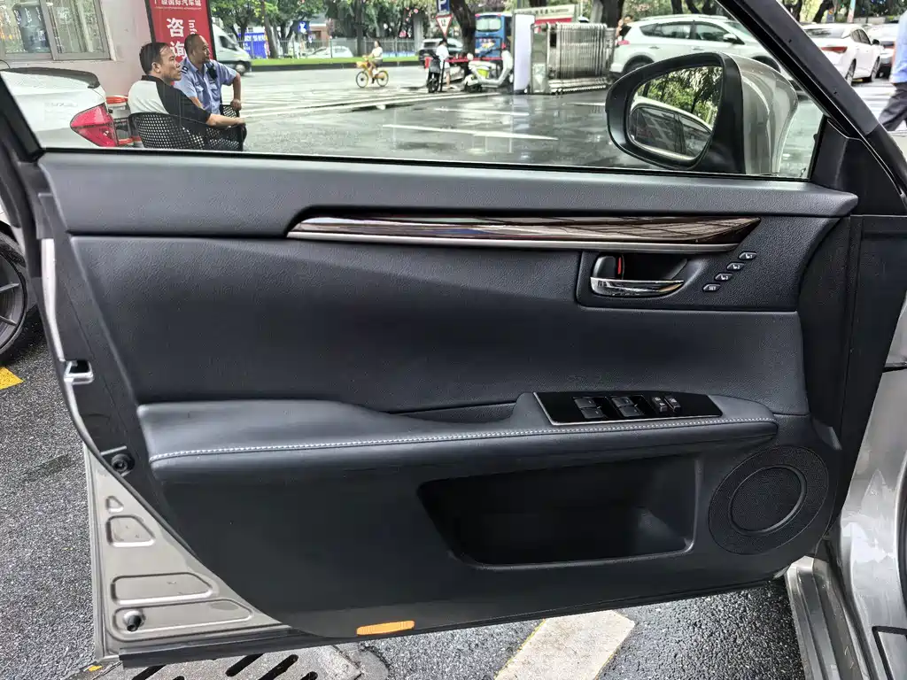 Lexus ES — миниатюра 10