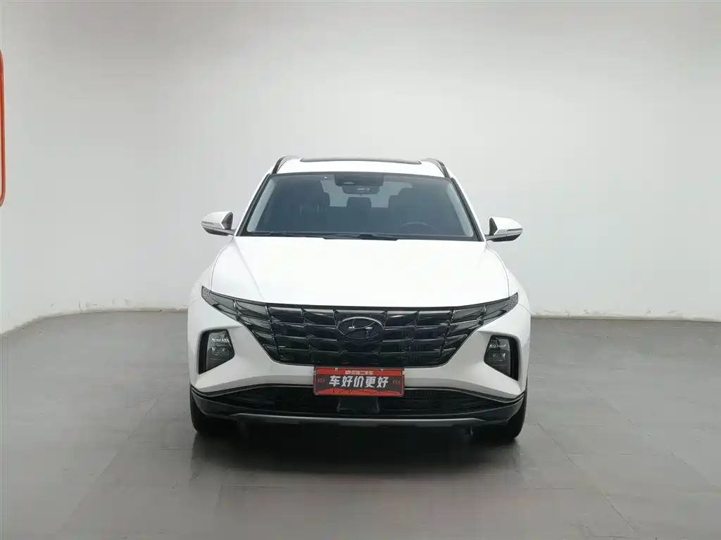 MODERN TUCSON