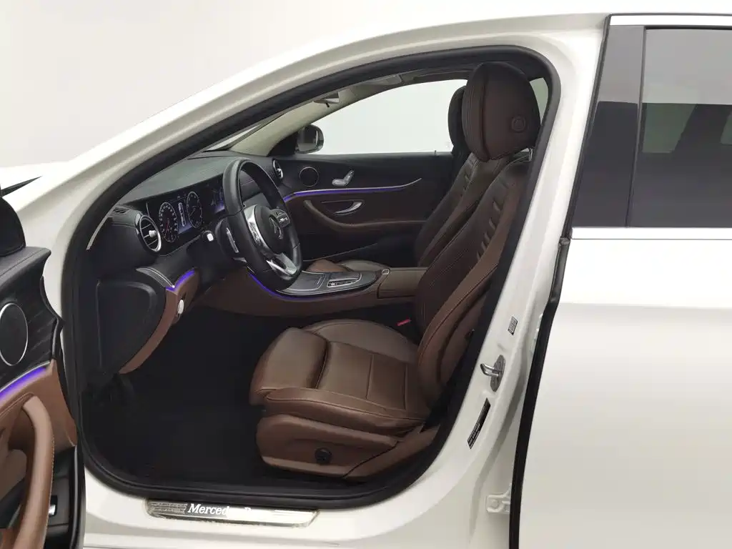 Mercedes-Benz E-Class — миниатюра 10